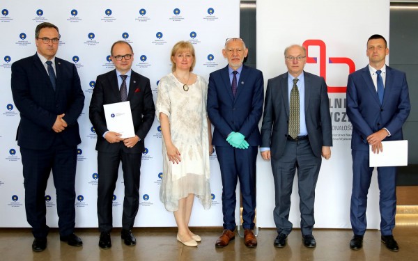 Click to zoom the picture.